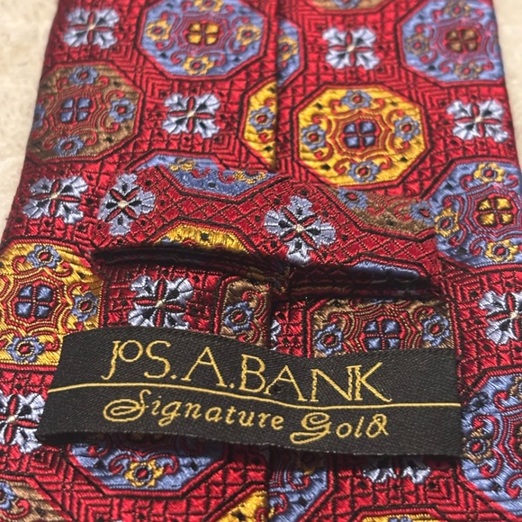 Brand New Corporate Power Tie By JOS A. BANK Signature Gold - Picture 4 of 4